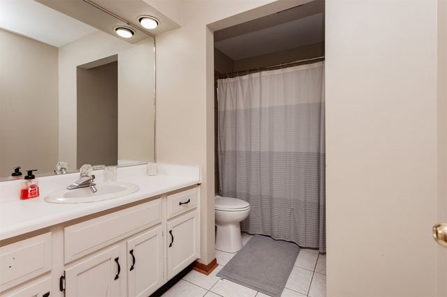 906 SE Uehlamar Drive, Ankeny, IA 50021