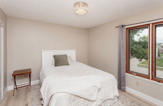 906 SE Uehlamar Drive, Ankeny, IA 50021