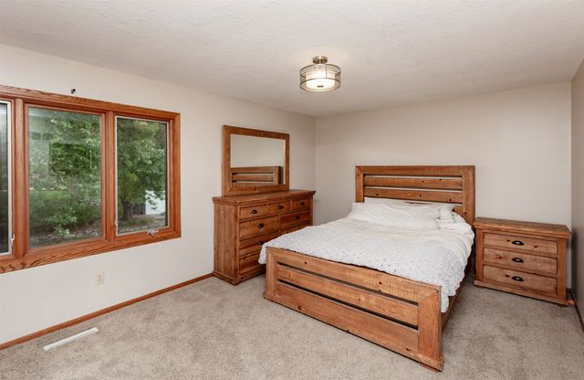 906 SE Uehlamar Drive, Ankeny, IA 50021