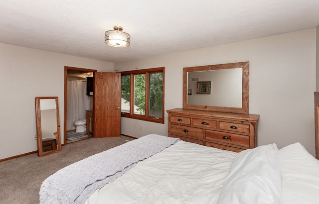 906 SE Uehlamar Drive, Ankeny, IA 50021