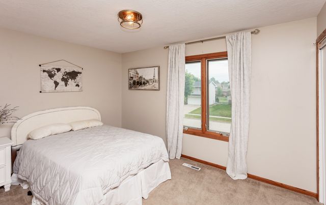 906 SE Uehlamar Drive, Ankeny, IA 50021