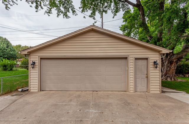 906 SE Uehlamar Drive, Ankeny, IA 50021