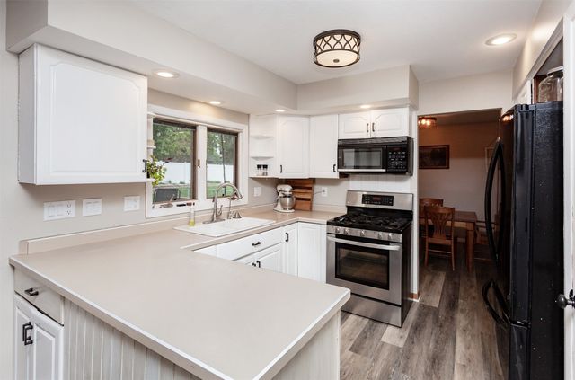 906 SE Uehlamar Drive, Ankeny, IA 50021