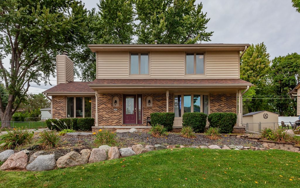 906 SE Uehlamar Drive, Ankeny, IA 50021