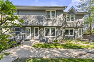 1821 Paramount DRIVE #K, Waukesha, WI 53186
