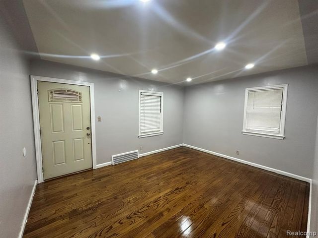 7785 Mettetal Street, Detroit, MI 48228