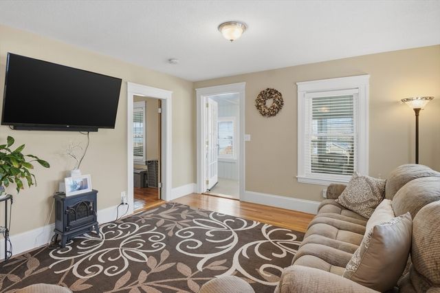 84 Eureka St., Worcester, MA 01603