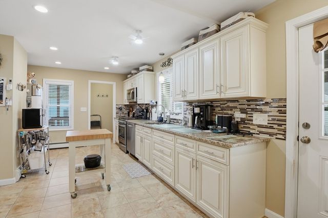 84 Eureka St., Worcester, MA 01603