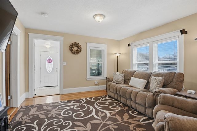 84 Eureka St., Worcester, MA 01603