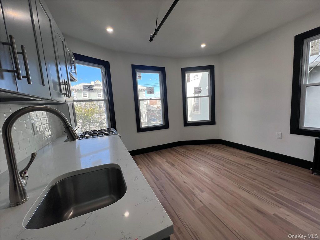 188 Beach 115th Street, Rockaway Park, NY 11694 — photo 3