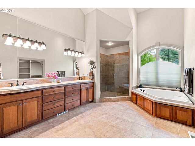 11725 Se BANBURY Cir, Happy Valley, OR 97086