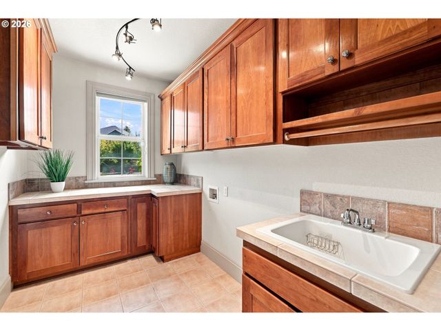 11725 Se BANBURY Cir, Happy Valley, OR 97086