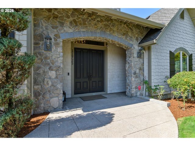 11725 Se BANBURY Cir, Happy Valley, OR 97086