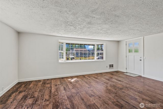 255 Douglas Street, Longview, WA 98632