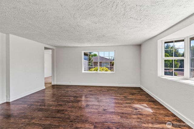 255 Douglas Street, Longview, WA 98632