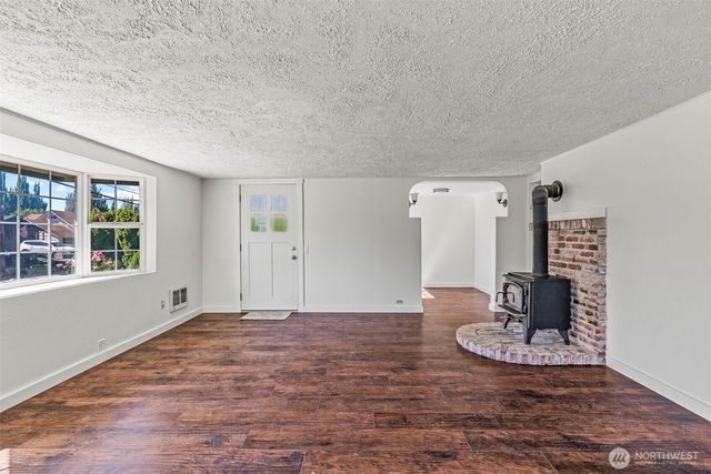 255 Douglas Street, Longview, WA 98632
