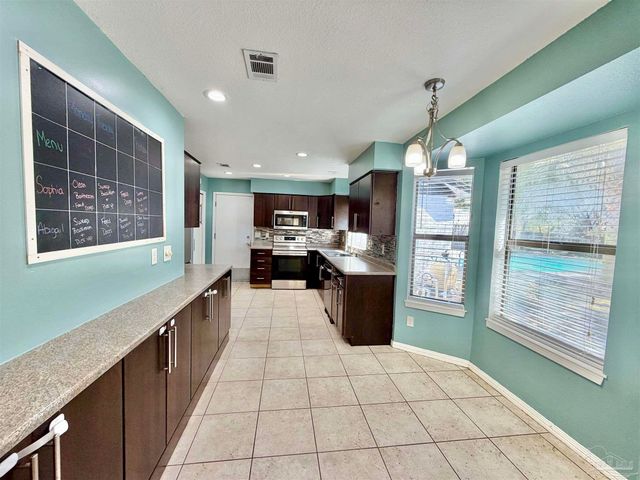 1556 Oak Shore Dr, Gulf Breeze, FL 32563