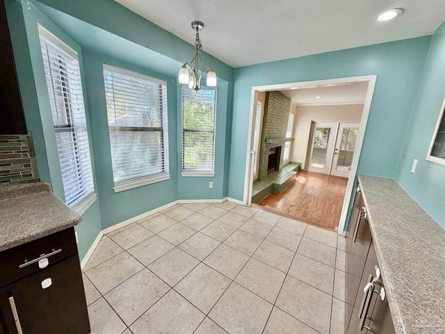 1556 Oak Shore Dr, Gulf Breeze, FL 32563