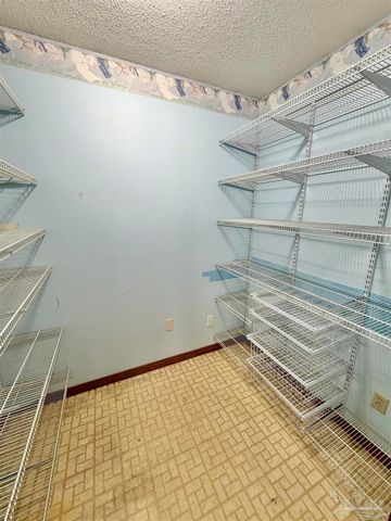 1556 Oak Shore Dr, Gulf Breeze, FL 32563