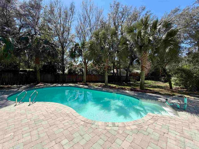 1556 Oak Shore Dr, Gulf Breeze, FL 32563