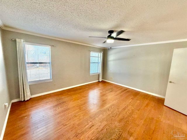 1556 Oak Shore Dr, Gulf Breeze, FL 32563