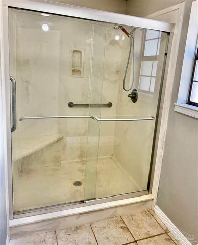 1556 Oak Shore Dr, Gulf Breeze, FL 32563