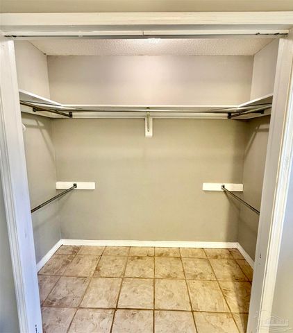 1556 Oak Shore Dr, Gulf Breeze, FL 32563