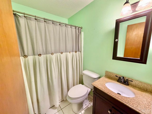 1556 Oak Shore Dr, Gulf Breeze, FL 32563