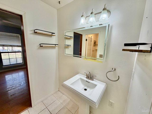 1556 Oak Shore Dr, Gulf Breeze, FL 32563