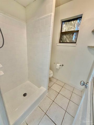 1556 Oak Shore Dr, Gulf Breeze, FL 32563