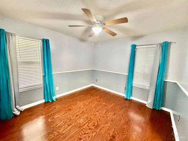 1556 Oak Shore Dr, Gulf Breeze, FL 32563