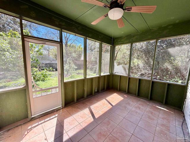 1556 Oak Shore Dr, Gulf Breeze, FL 32563