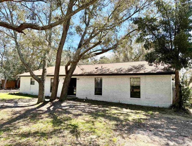 1556 Oak Shore Dr, Gulf Breeze, FL 32563
