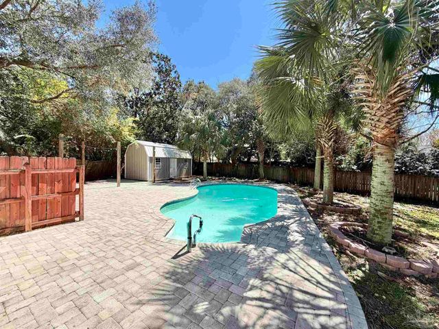 1556 Oak Shore Dr, Gulf Breeze, FL 32563