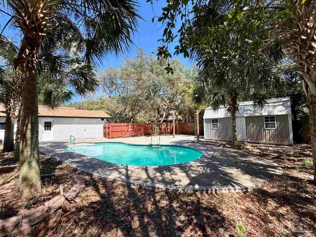 1556 Oak Shore Dr, Gulf Breeze, FL 32563