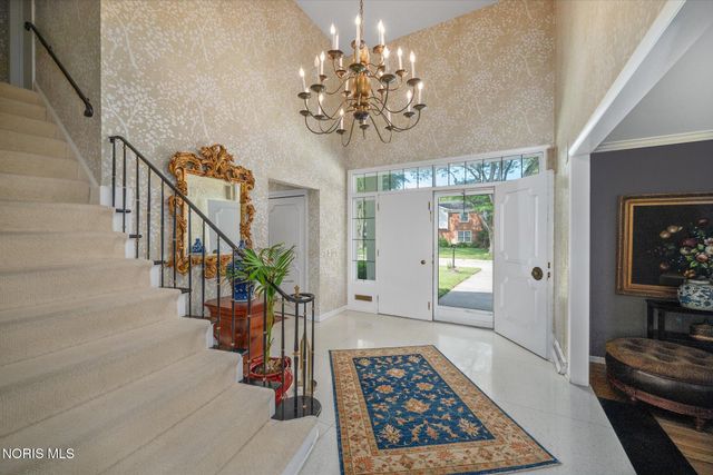 2060 Whitehall Rd, Ottawa Hills, OH 43606