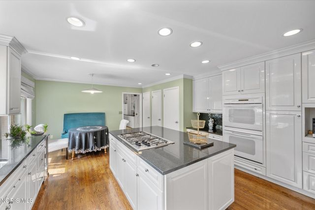 2060 Whitehall Rd, Ottawa Hills, OH 43606
