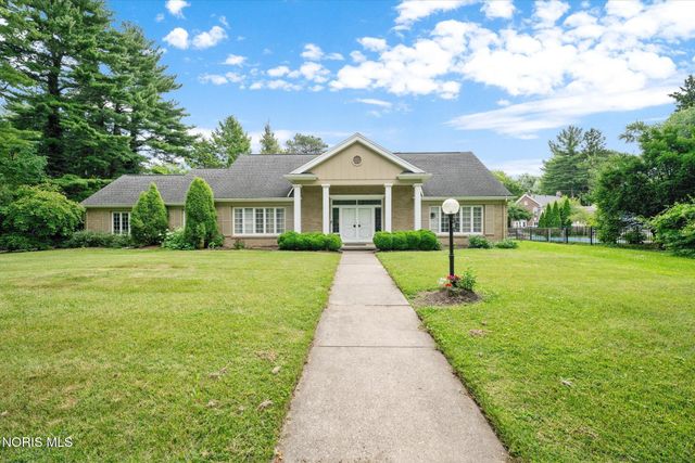 2060 Whitehall Rd, Ottawa Hills, OH 43606