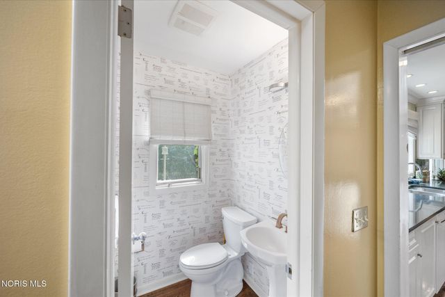 2060 Whitehall Rd, Ottawa Hills, OH 43606