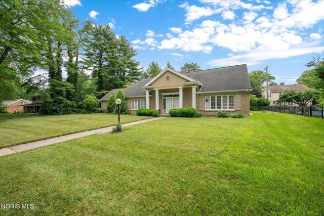 2060 Whitehall Rd, Ottawa Hills, OH 43606