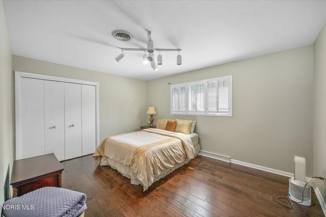 2060 Whitehall Rd, Ottawa Hills, OH 43606
