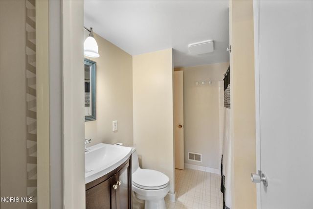 2060 Whitehall Rd, Ottawa Hills, OH 43606