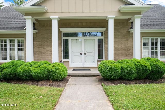 2060 Whitehall Rd, Ottawa Hills, OH 43606