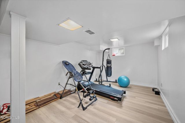 2060 Whitehall Rd, Ottawa Hills, OH 43606