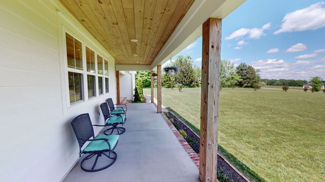 548 Buddy Rd, Burns, TN 37029