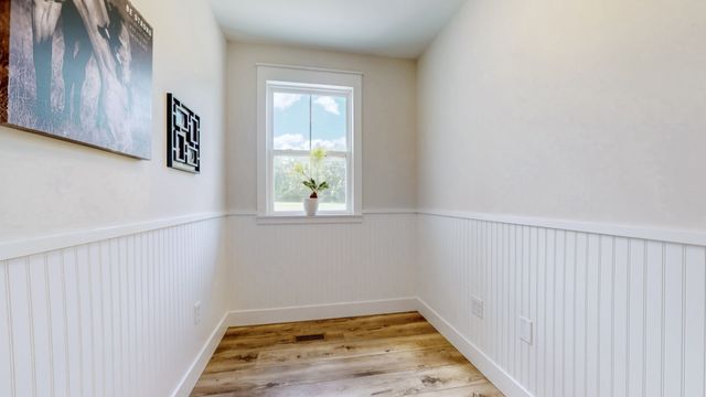 548 Buddy Rd, Burns, TN 37029