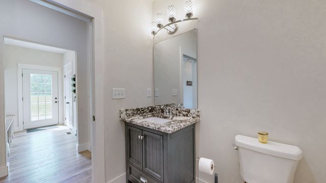 548 Buddy Rd, Burns, TN 37029