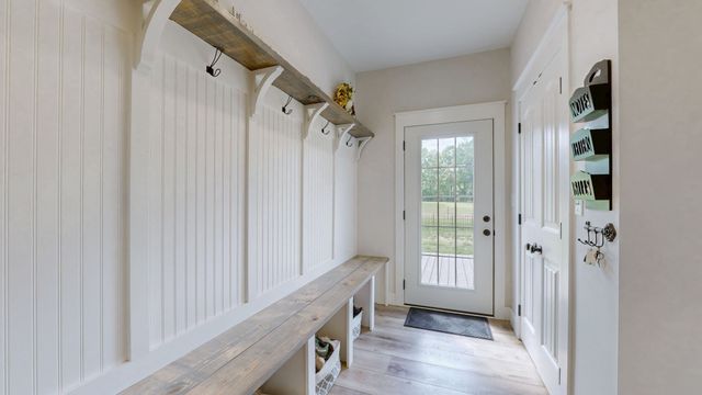 548 Buddy Rd, Burns, TN 37029