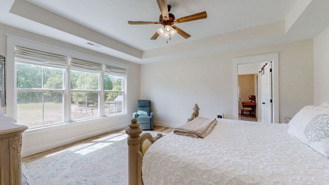 548 Buddy Rd, Burns, TN 37029