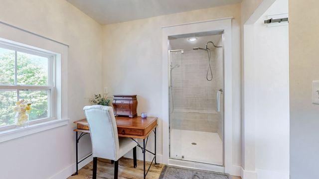 548 Buddy Rd, Burns, TN 37029